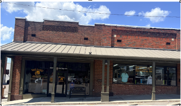 S&B Design storefront at 400 W Public Square in Smithville